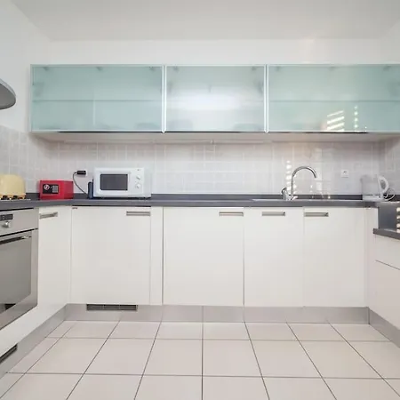 With Great Sea Views And Pool *