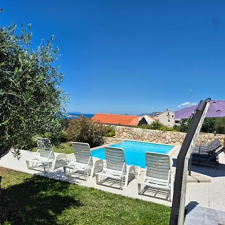 With Great Sea Views And Pool *