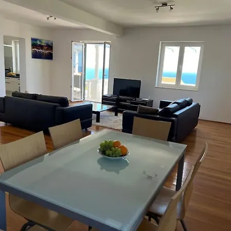 With Great Sea Views And Pool * 察夫塔特