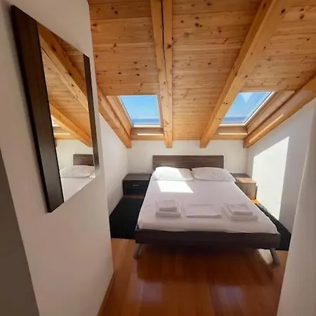 With Great Sea Views And Pool 察夫塔特
