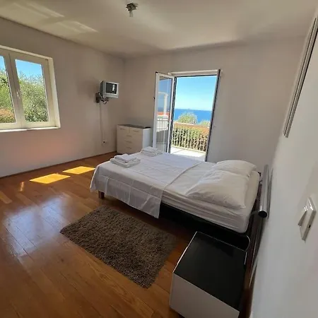 With Great Sea Views And Pool * 察夫塔特